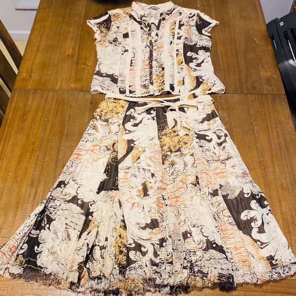 Blouse and Skirt Set - Picture 3 of 7